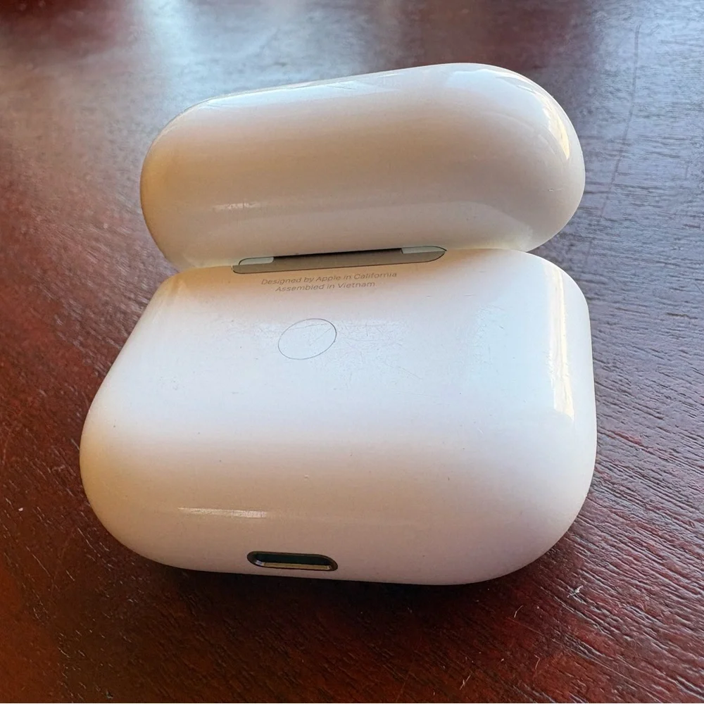 Apple AirPods 3rd Generation (2021) – Lightning Charging Case – Original Owner